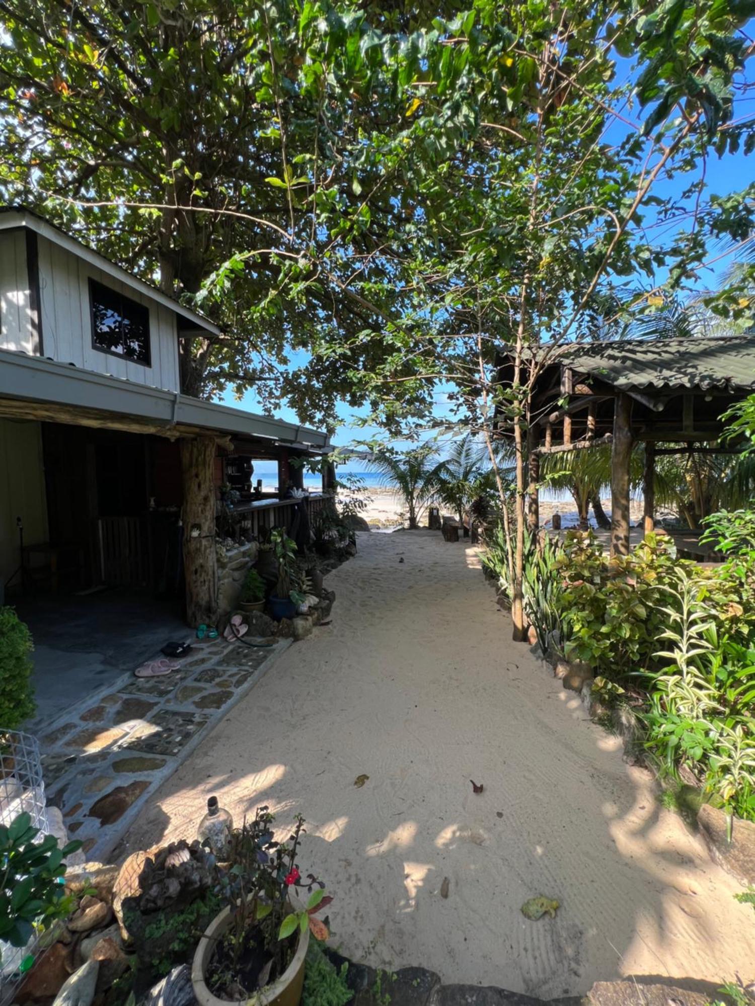 Beach House Kampung Genting 外观 照片